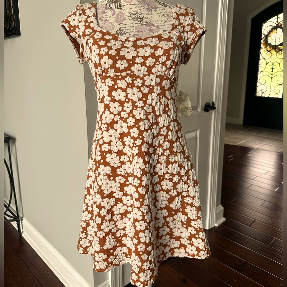 Dress - Picture 1 of 2